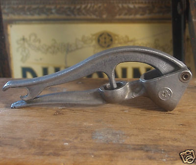 VINTAGE-GARLIC-PRESS-OLIVE-CHERRY-STONER